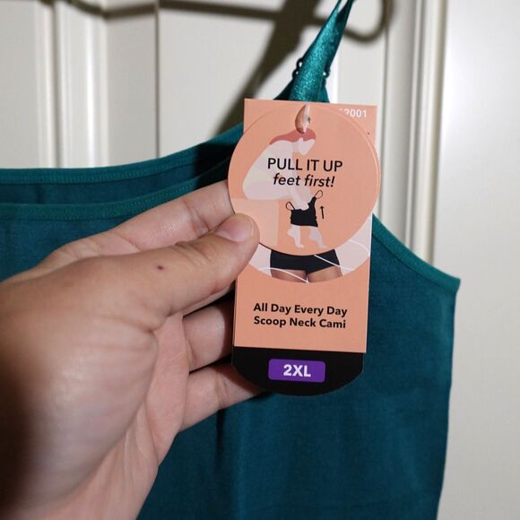 Shapermint Essentials All Day Every Day Scoop Neck Cami – New in Package - Picture 2 of 7